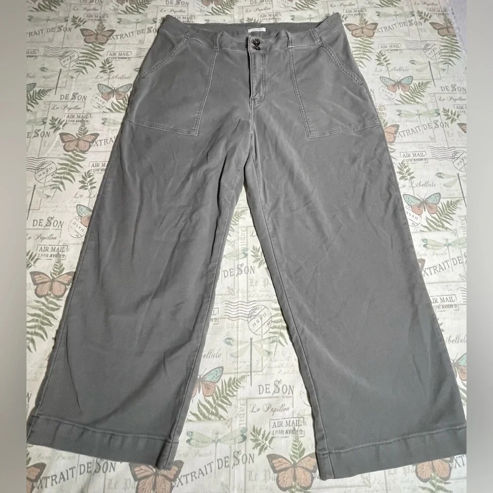 Maurices Army‎ green pants 18W soft big pockets wide leg